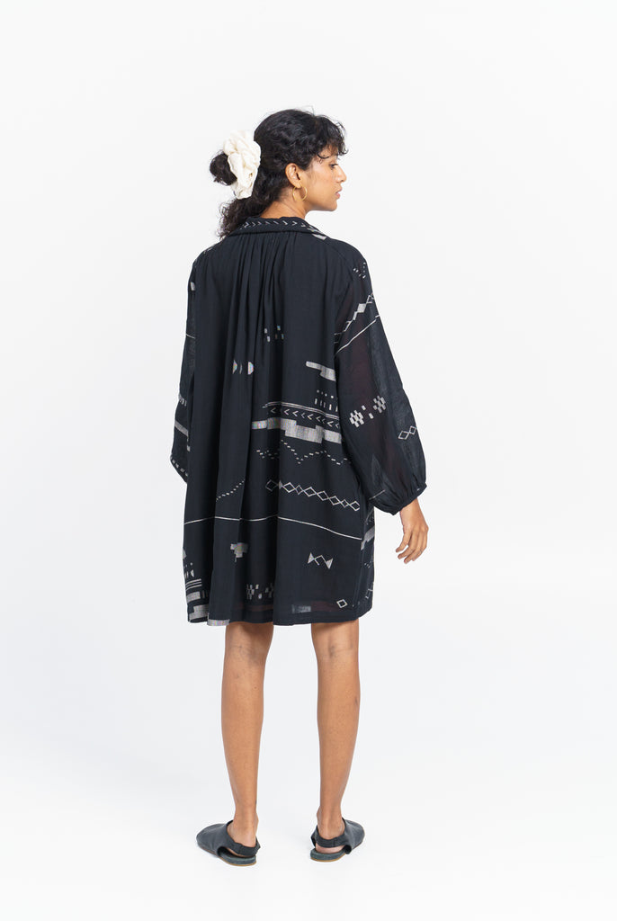Abstract patterned oversized shirt dress, ethically sourced clothing, good quality ethical clothing, organic cotton clothing brands, organic cotton clothing companies, 100 pure cotton clothing, all cotton clothing line, organic pants women, organic women's pants, minimalist clothing brands, minimalist clothing companies