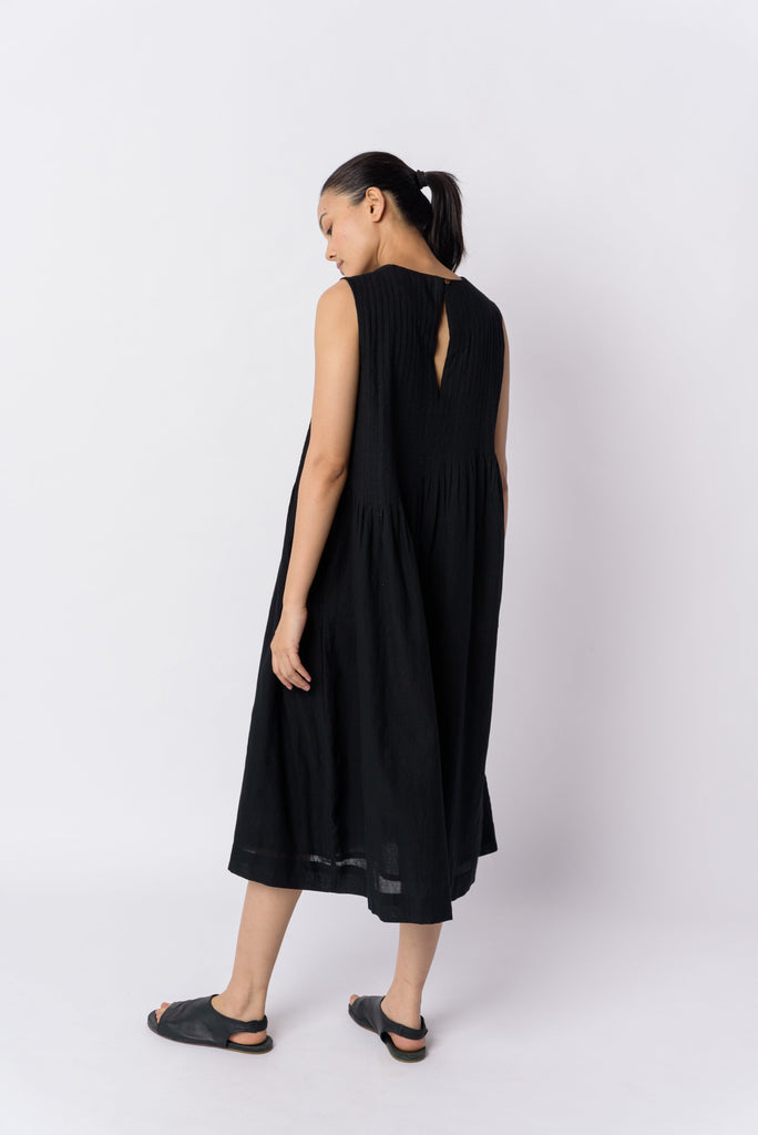 Black cotton minimal dress ,ethical sustainable clothing brands, fashion brands that are sustainable, 100 organic cotton women's clothing, organic cotton clothes online shop, all cotton women's clothing, buy cotton clothes online, all cotton women's clothing, cotton clothing for women, minimalist clothing, modern minimalist clothing 