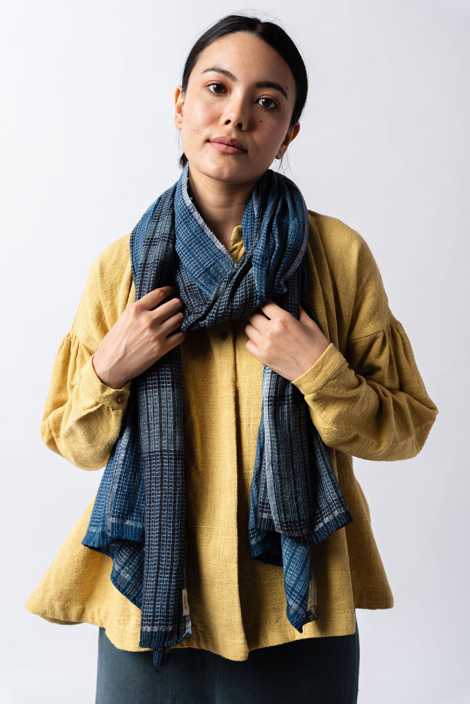 Women?s-checkered-stole-online-Worldwide-Blue-checkered-handspun-stole