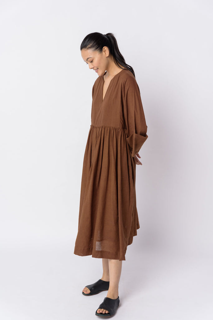 Cocoa brown gathered dress, sustainable fashion brands, sustainable fashion companies, organic women's shirts, 100 organic cotton, 100 percent cotton women's clothing, organic cotton clothes online shop, cotton on clothing for women, cotton on women's, minimalist style women, minimalist wardrobe black