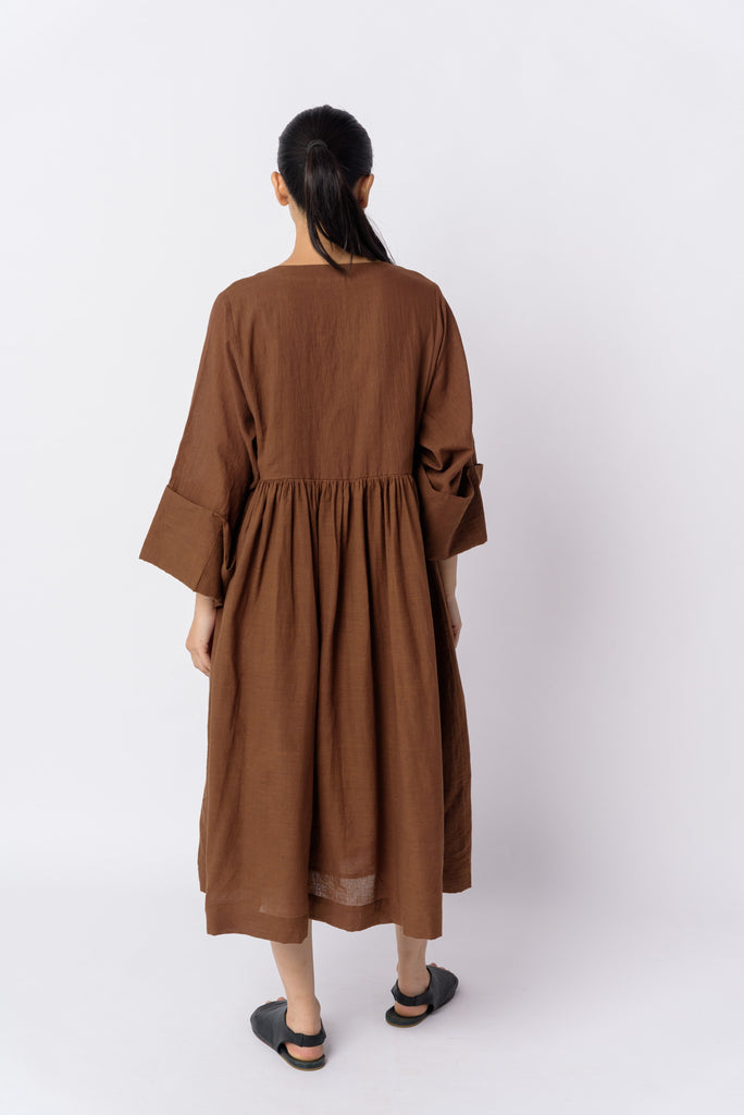 Cocoa brown gathered dress, sustainable fashion brands, sustainable fashion companies, organic women's shirts, 100 organic cotton, 100 percent cotton women's clothing, organic cotton clothes online shop, cotton on clothing for women, cotton on women's, minimalist style women, minimalist wardrobe black