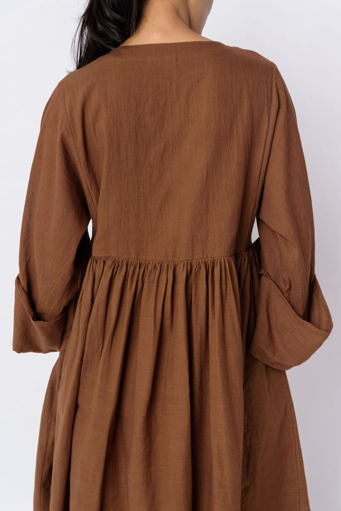 Cocoa brown gathered dress, sustainable fashion brands, sustainable fashion companies, organic women's shirts, 100 organic cotton, 100 percent cotton women's clothing, organic cotton clothes online shop, cotton on clothing for women, cotton on women's, minimalist style women, minimalist wardrobe black