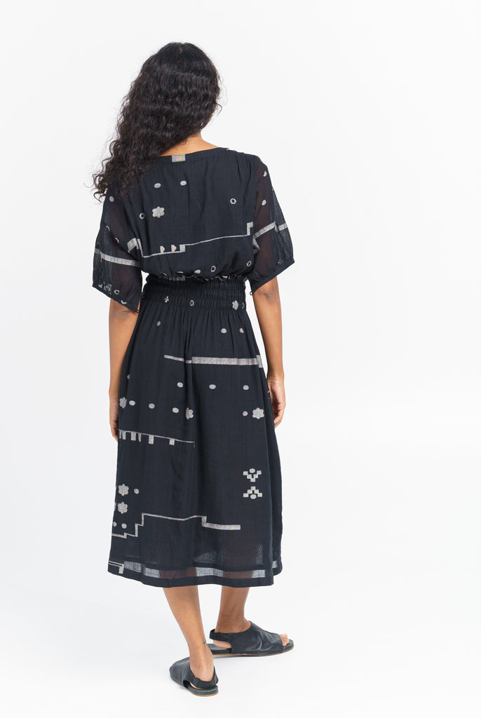 Elasticated waist midi dress, small sustainable clothing brands, sustainable clothing brands, pure organic cotton clothing, where to buy organic cotton clothes, all cotton women's clothing, cotton clothes online, 100 cotton women's clothing, soft cotton clothes for women's, minimalist clothing women, minimalist store clothes