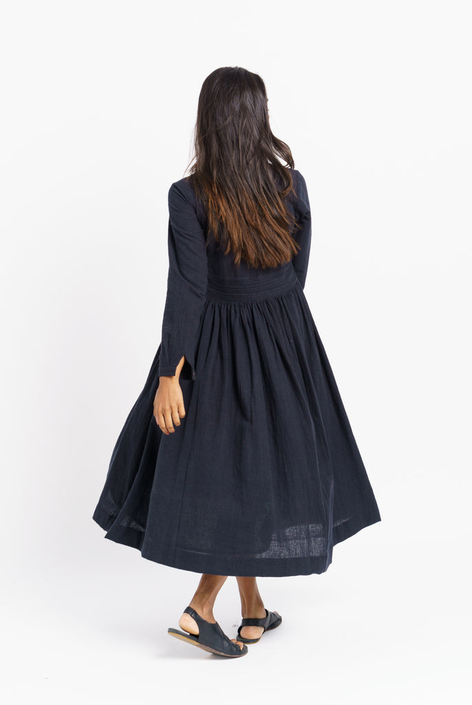 Fit and flare midi dress, sustainable clothing companies, sustainable clothing stores, organic clothing brands made in India, organic clothing made in India, organic cotton clothing companies, sustainable cotton clothing, ethical women's clothing brands, ethical women's fashion, minimalist guide to clothes, minimalist online store
