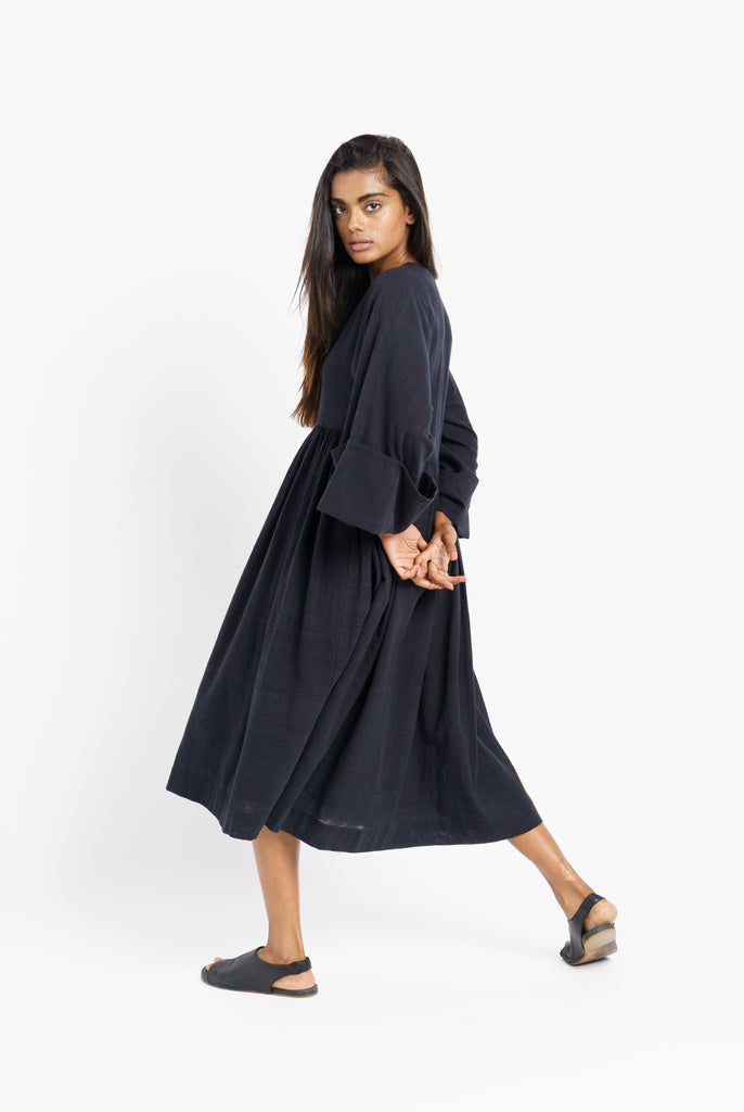 Gathered midi dress, what are some sustainable brands, what clothing brands are ethical, organic summer dresses, organic winter clothing, organic clothing brands, organic fiber clothing, good quality women's clothing, high quality women's clothing, simple women's clothing brand, sustainable minimalist clothing
