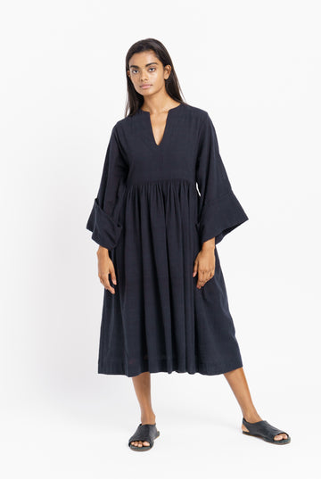 Gathered midi dress, what are some sustainable brands, what clothing brands are ethical, organic summer dresses, organic winter clothing, organic clothing brands, organic fiber clothing, good quality women's clothing, high quality women's clothing, simple women's clothing brand, sustainable minimalist clothing