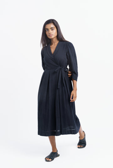 Iconic wrap-around midi dress, top ethical brands, top sustainable clothing companies, organic dress, organic fabrics for clothing, cotton top clothing, cotton up clothing, fair trade womens clothing, good clothing brands for women, professional minimalist wardrobe, simple clothing brands