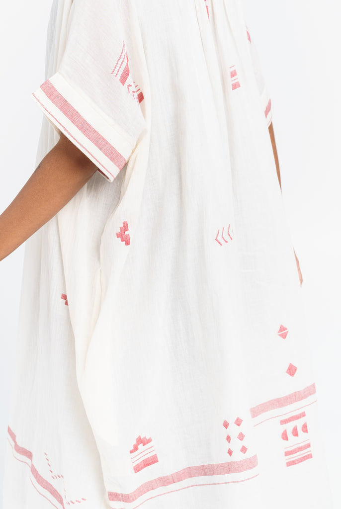 Oversized long shirt dress, sustainable clothing brands dresses, sustainable dress brands, best organic cotton clothing, clothes made from organic cotton, cotton clothing for women, cotton clothing store, 100 organic cotton women's clothing, 100 percent cotton women's clothing, minimalist wear, how to be a minimalist with clothes