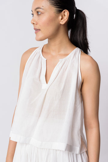 Pearl white cotton top, sustainable clothing brands dresses, sustainable dress brands, best organic cotton clothing, clothes made from organic cotton, cotton clothing for women, cotton clothing store, 100 organic cotton women's clothing, 100 percent cotton women's clothing, minimalist wear, how to be a minimalist with clothes