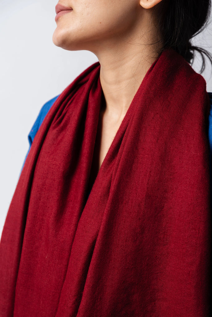 Bulk-cashmere-stole-manufacturers-in-the-US-and-UK-Sangria-red-pashmina-stole