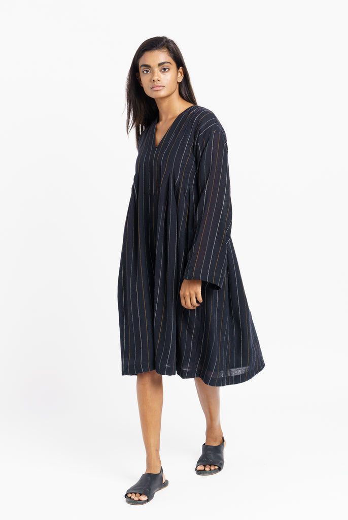 Striped relaxed fit midi dress, sustainable wear, top 10 sustainable clothing brands, organic cotton online, organic cotton dress, clothing brands with natural fibers, cotton and company clothing, ethically made women's clothing, ever lane women's dresses, minimalist wardrobe guide, minimalist wholesale clothing