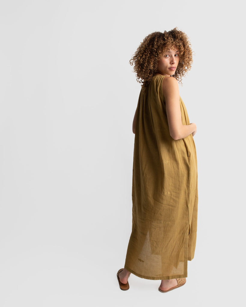 Tan gathered shirt dress, sustainable clothing brands, fashion brands that are sustainable, 100 organic cotton women's clothing, organic cotton clothes online shop, all cotton women's clothing, buy cotton clothes online, all cotton women's clothing, cotton clothing for women, minimalist clothing, modern minimalist clothing